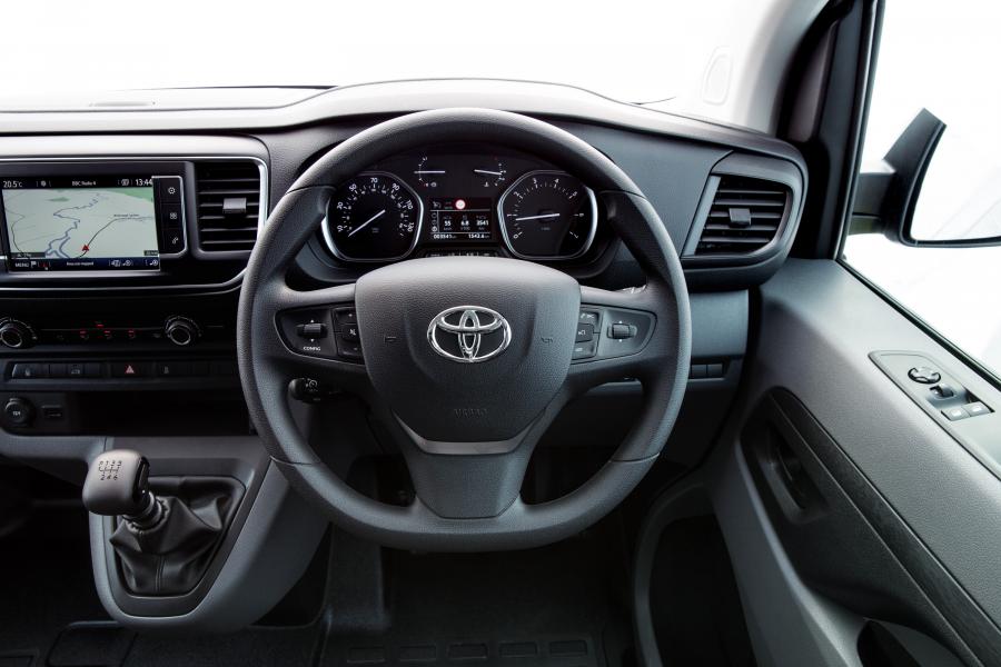 Панель приборов Toyota ProAce Van 2017 года  (UK) (фото 9 из 29)